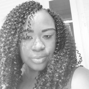 Meet your Posher, Yolanda